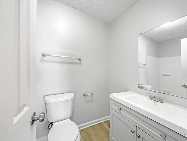 Building Photo - 533 Burkman Dr