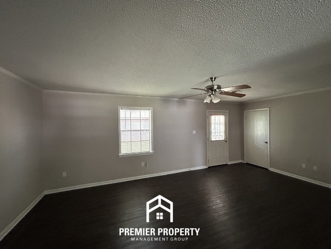 Building Photo - Charming 3BR/2BA Horn Lake Home | Hardwood Floors, 2-Car Garage & Fenced Yard