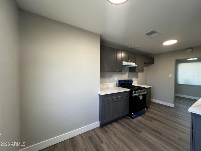 Building Photo - 3336 W Turney Ave