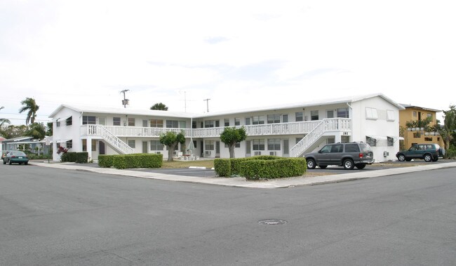 Builidng View - 225 Ocean Breeze Lake Worth, FL 33460