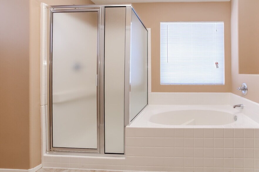 Building Photo - 4034 Warren Rock St