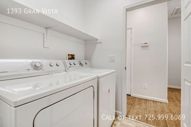 Building Photo - 1393 Gran Vista Ave