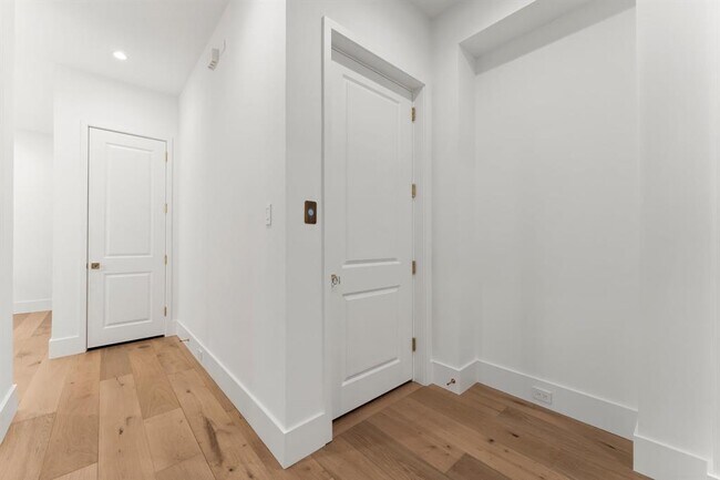 Building Photo - 2530 Stanmore Dr