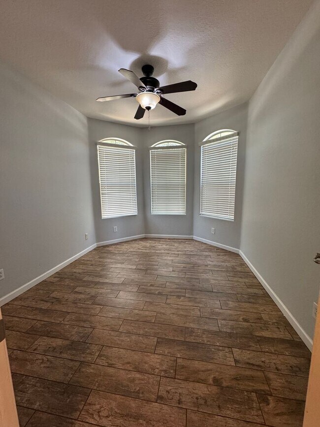Building Photo - Updated 4 bedroom home in Casa Del Rey Com...