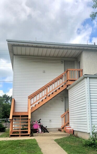 2nd floor entrance - 1907 W Point Pike