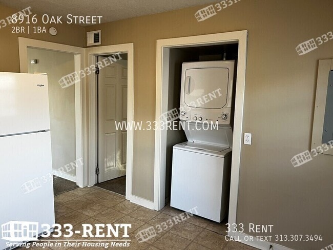 Building Photo - 8916 Oak St