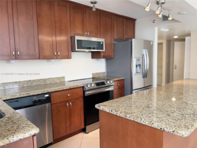 Building Photo - 770 Claughton Island Dr