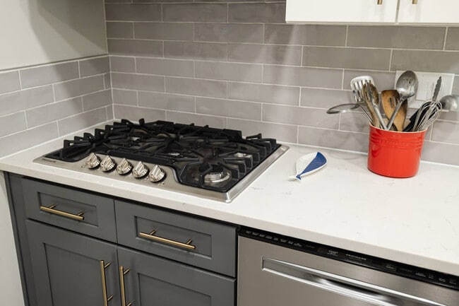 Building Photo - 3935 Oak Park Pl