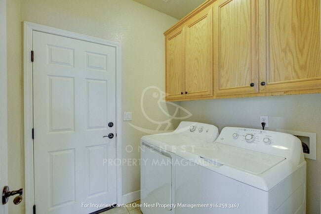 Building Photo - Fantastic Floorplan, great location in Woodland 4+ bedroom, 2 bthm available ASAP