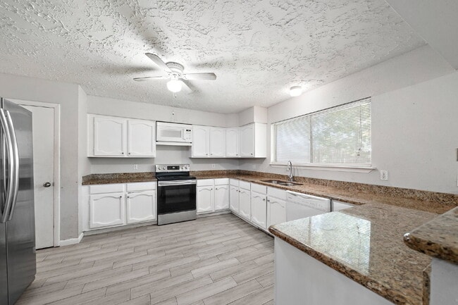 Building Photo - 13923 Ludgate Pass