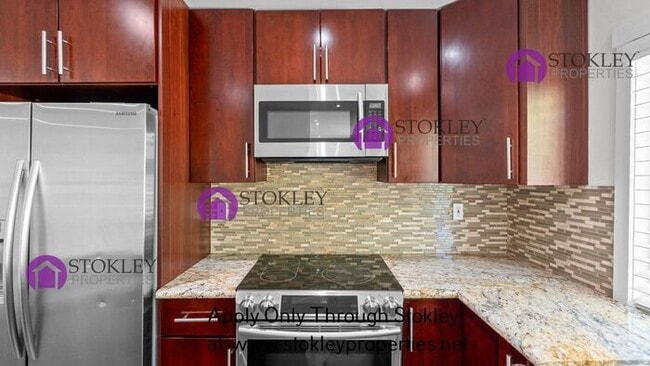 Building Photo - 6451 Parklane Plaza