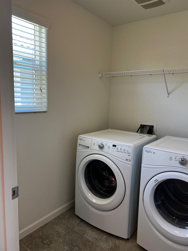 Building Photo - 7037 N Creative Dr