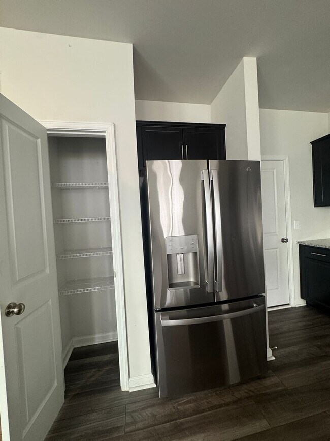 Building Photo - Beautiful & Spacious Home for Rent