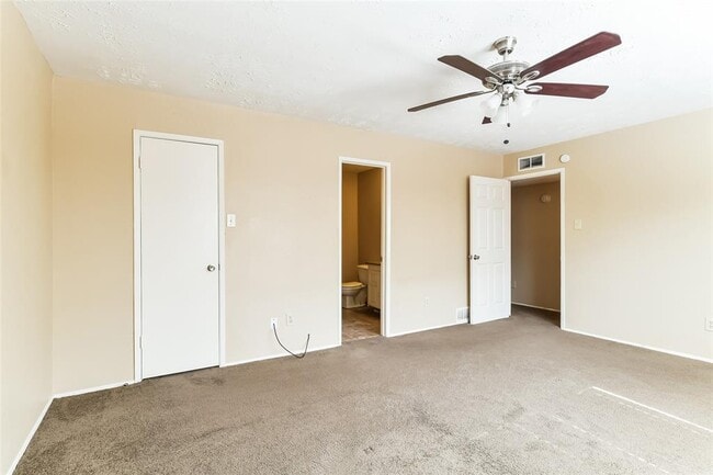 Building Photo - 5514 Edgebrook Forest Dr