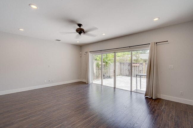 Building Photo - TWO WEEKS FREE! GORGEOUS townhouse updated...