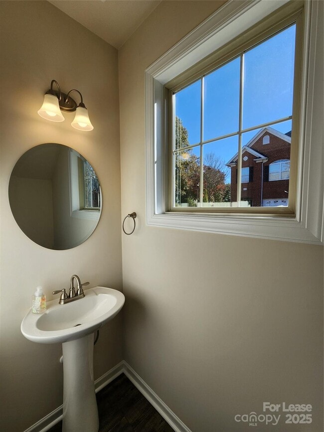 Building Photo - 326 Sadie Dr