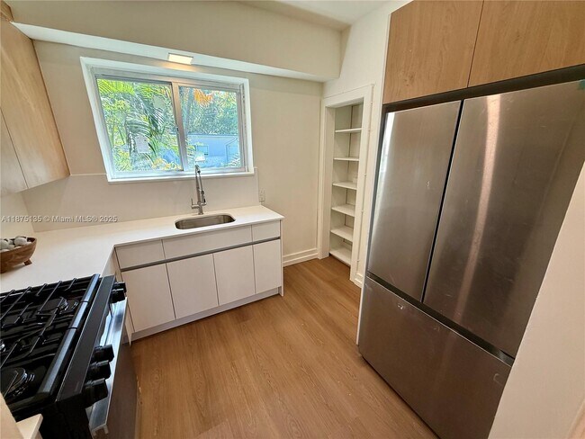 Building Photo - 1535 West Ave