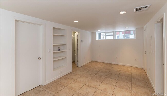 Building Photo - 40 Prospect St