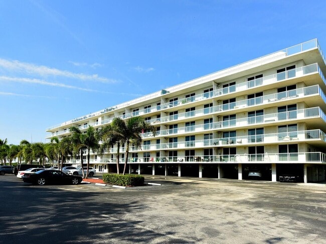 Building Photo - 2560 S Ocean Blvd