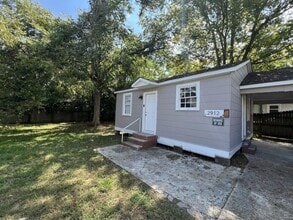 Building Photo - 1 bedroom, 1 bathroom house located in Bat...