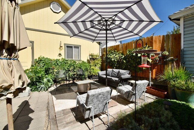 Building Photo - Cute 2 Bed 1 Bath Home in Salt Lake City!