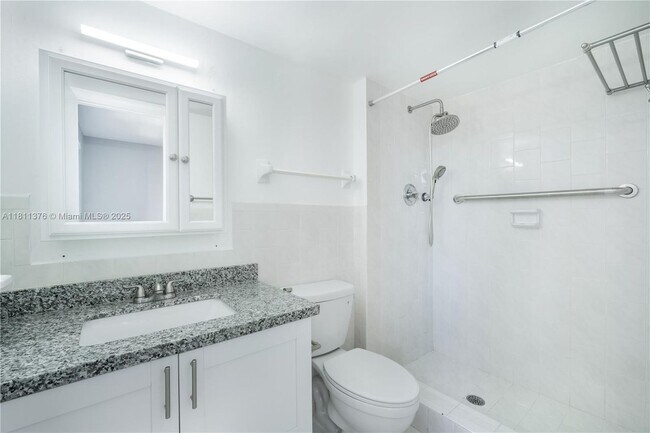 Building Photo - 13707 Kendale Lakes Cir