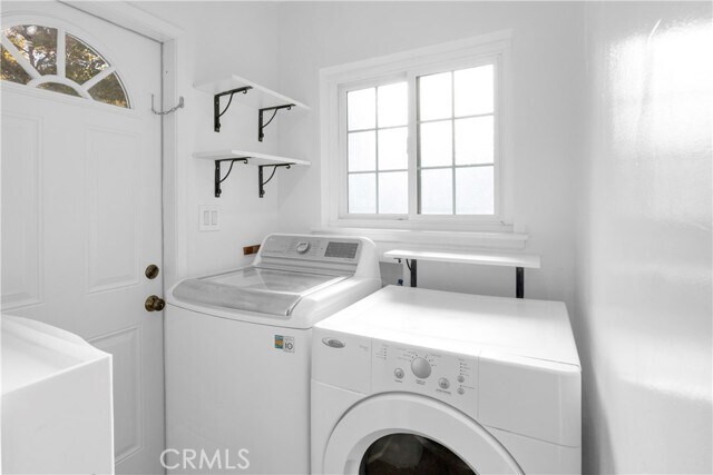 Building Photo - 353 Cres