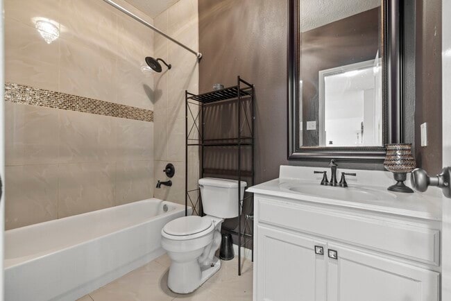 Building Photo - 6407 Hillock Ln