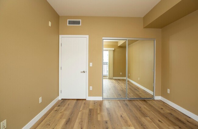 Building Photo - Stylish & Spacious Courtyard-Facing Condo in the Heart of Gaslamp