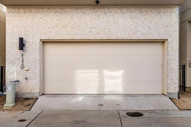 Building Photo - 8220 Callimont Ln