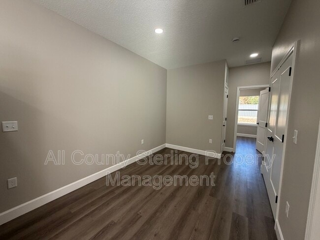 Building Photo - 1418 SE Magnolia Loop