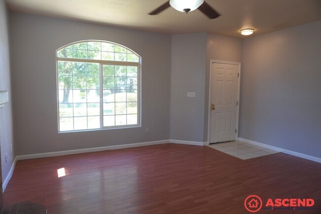 Building Photo - Beautiful home located in the Northwest!