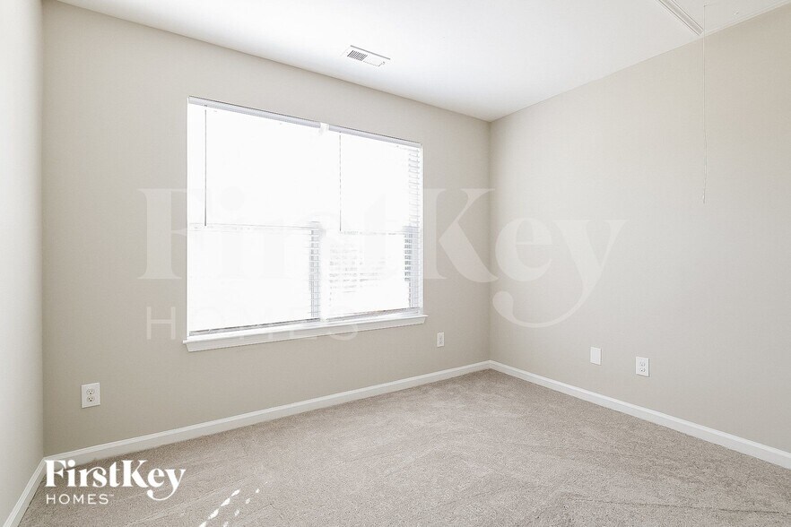 Building Photo - 1400 Chimney Ridge Dr