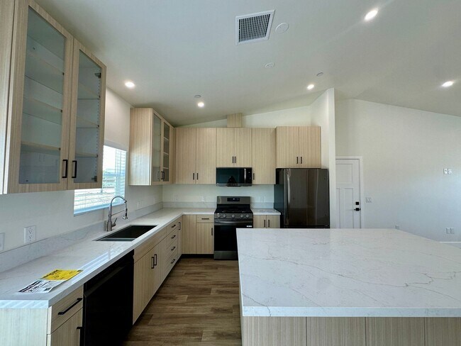 Building Photo - LUXE NEW BUILD ON PROPERTY IN MENIFEE!