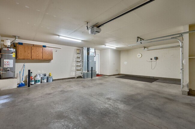 Building Photo - Updated 3 Bedroom Home with 3-Car Garage i...