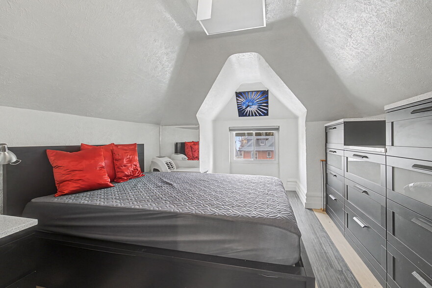 bedroom - 1427 Clayton St