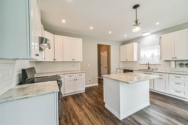 Building Photo - 6219 Summerville Ln