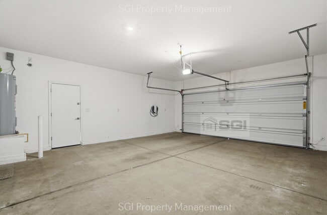 Building Photo - 17851 W Daley Ln