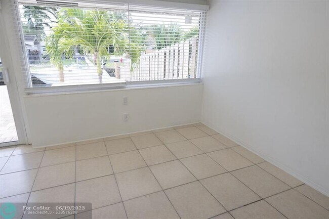Building Photo - 930 Orange Isle