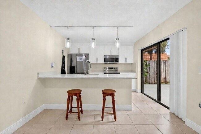 Building Photo - 590 Green Springs Pl