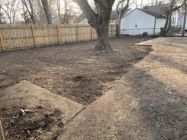 Building Photo - 3 bedroom Fully renovated Westside Bungalow