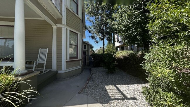 Building Photo - 510 W Olive Ave