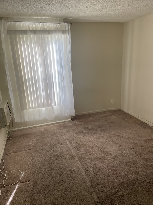 Bedroom - 6767 Hayvenhurst Ave
