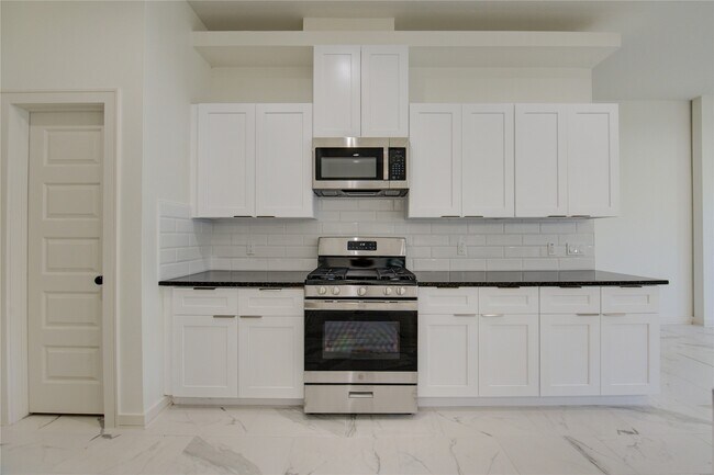 Building Photo - 2922 El Fenice Ln