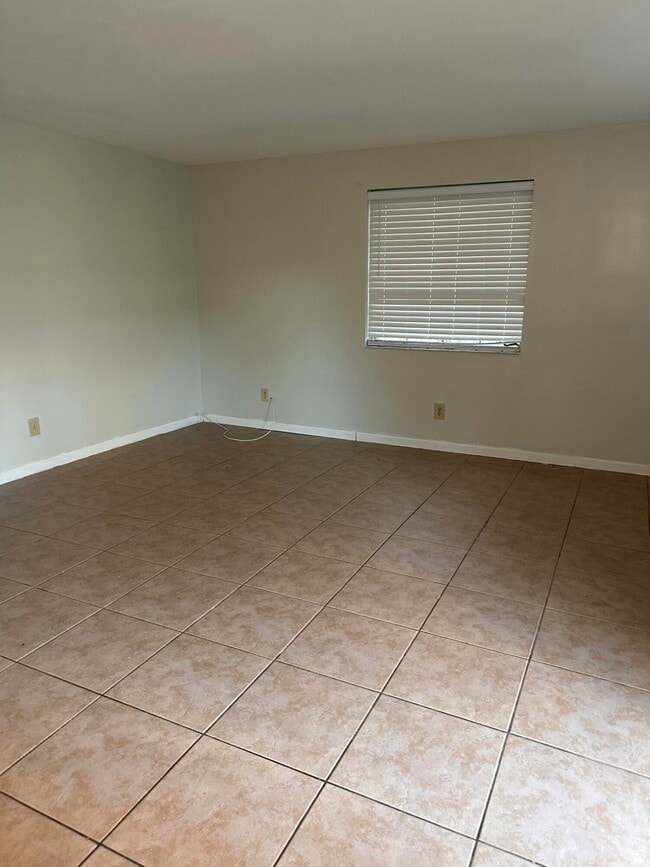 Building Photo - 2733 NE 1st Terrace