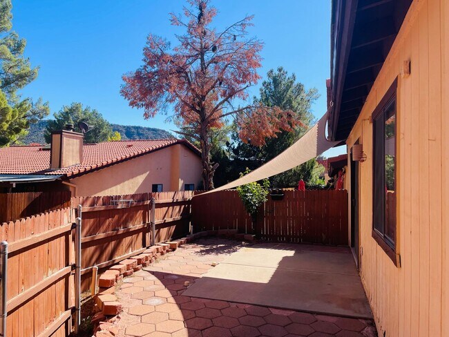 Building Photo - 155 Canyon Diablo Rd