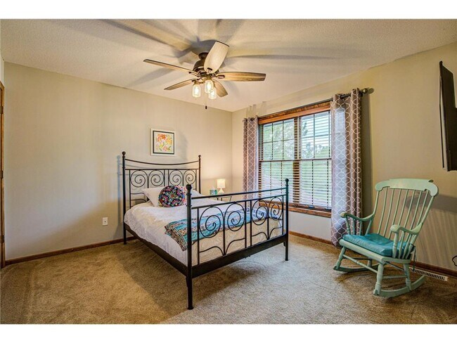 Building Photo - 2456 Hunter Dr