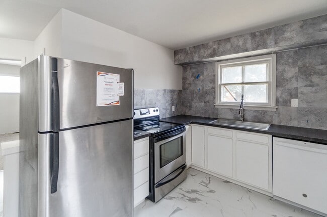 Building Photo - Single Family Home on Spokanes North Side!!