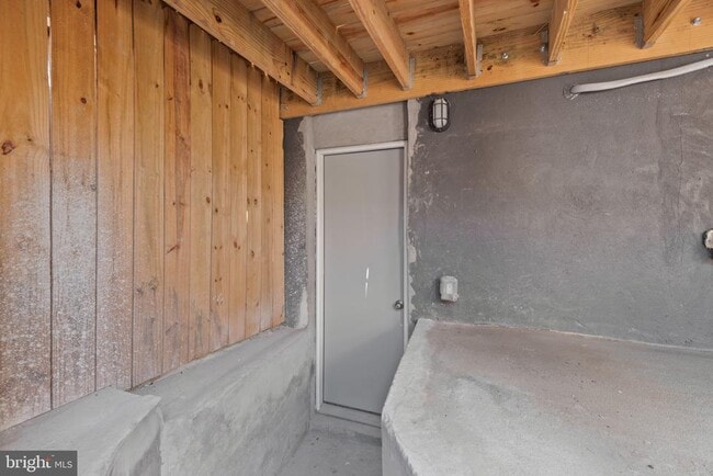 Building Photo - 2219 E Chase St