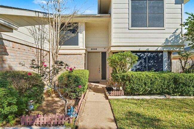 Building Photo - 3206 Sturbridge Ln